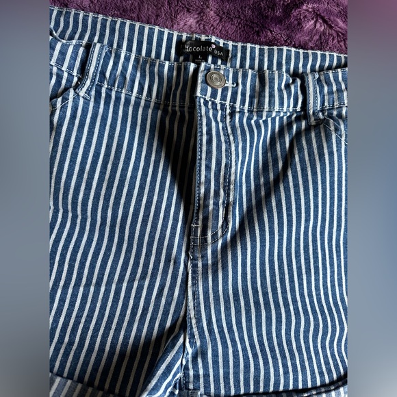 ❌SOLD❌ PINSTRIPE SHORTS - Picture 2 of 3